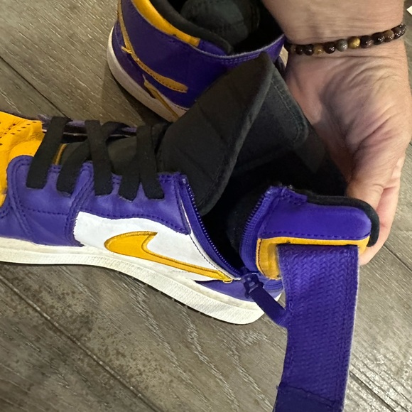 Jordon 1 High Fly Ease Shoes - Picture 16 of 16